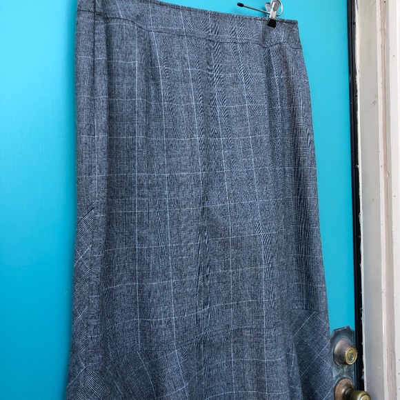 Tiered layered hem menswear maxi skirt - Picture 6 of 8